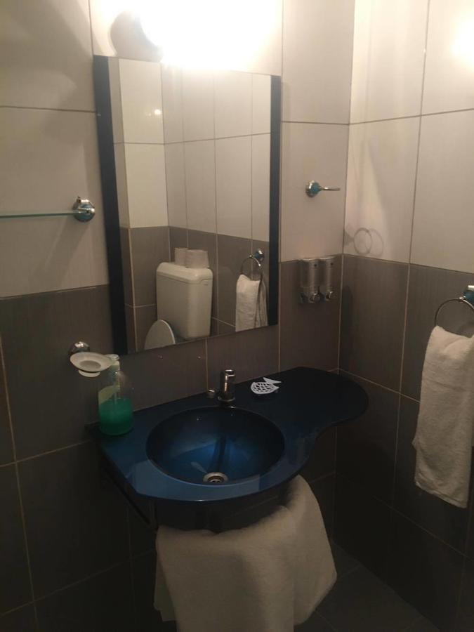 Hotel Dinastia Питешти Экстерьер фото