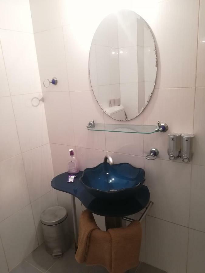 Hotel Dinastia Питешти Экстерьер фото